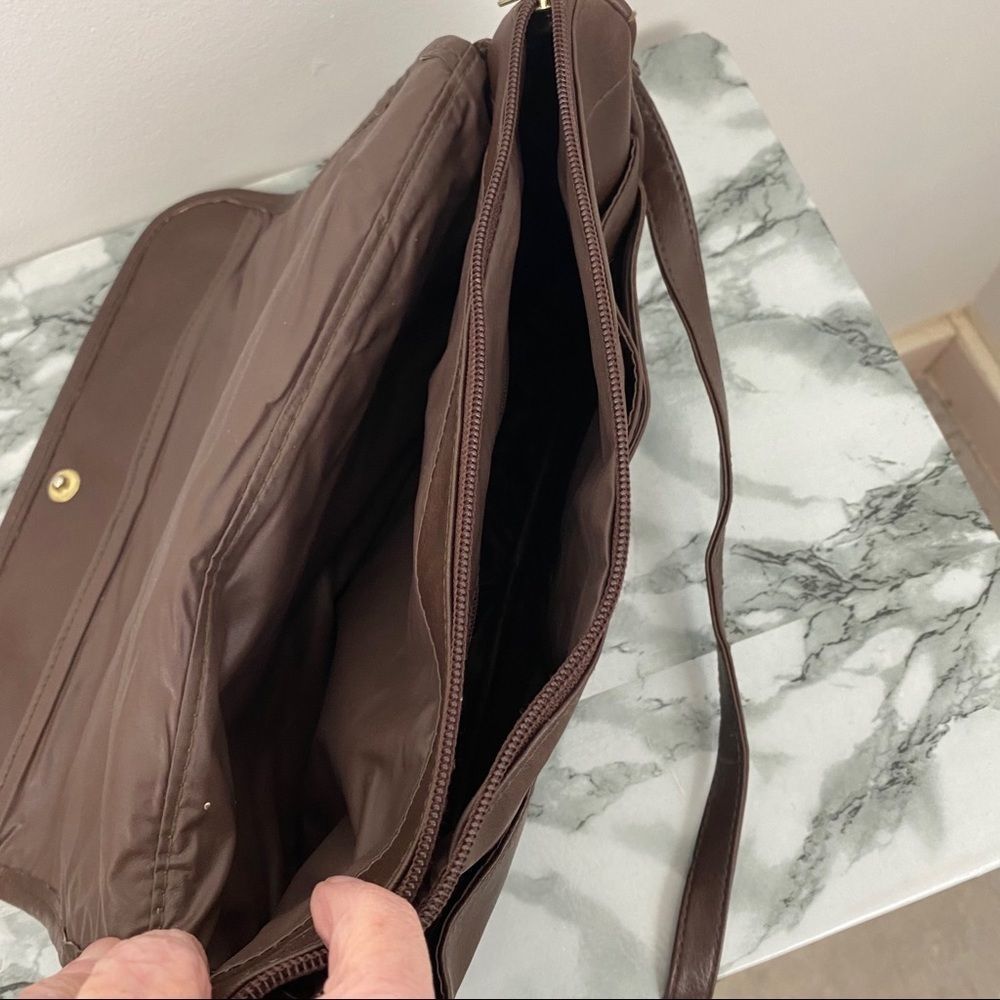 Purse over the shoulder color brown has no brand. - Picture 7 of 10